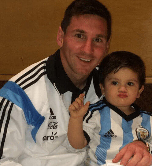 Thiago Messi Roccuzzo Moments With Father Lionel Messi ...