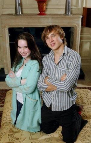 Freddie Popplewell 25 Years Old Brother Of Anna Popplewell Vergewiki