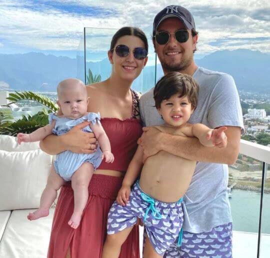 Who is Sergio Perez's wife Carola Martinez and how many children