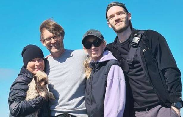 Ulf Christian Kjellberg with his wife and two kids Fanny Lotta Marta Kjellberg and Felix Arvid Ulf Kjellberg.